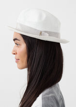 Load image into Gallery viewer, 2015-02-19_Ashley_Look_02_37497_5116.jpg