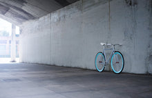 Load image into Gallery viewer, delta-lifestyle-1.jpg
