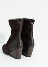 Load image into Gallery viewer, Product_Shoes_marsell_PennolinaCalfBoot_Brown03_2d8429d3-1e77-4a9c-b6f3-88ce9d009ab8.jpg
