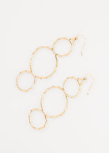 Load image into Gallery viewer, product_earring_5octobre_triple-hoop-earring01.jpg
