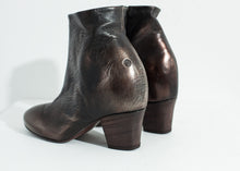 Load image into Gallery viewer, Product_Shoes_marsell_ScavataAnkleBoot_Bronze03_4380d9fd-5f96-488f-8139-45e284f1810e.jpg
