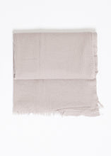 Load image into Gallery viewer, Private_0204_Simple_scarf_Latte_0149.jpg
