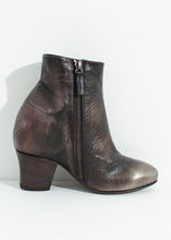 Load image into Gallery viewer, Product_Shoes_marsell_ScavataAnkleBoot_Bronze02_c4547ab2-f986-4584-94f2-abc24d1c5657.jpg
